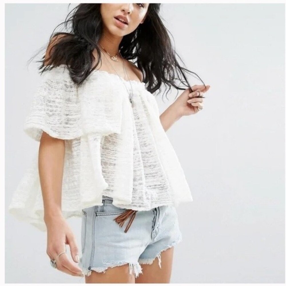 Free People Thrills + Frills off‎ Shoulder lace top Size S